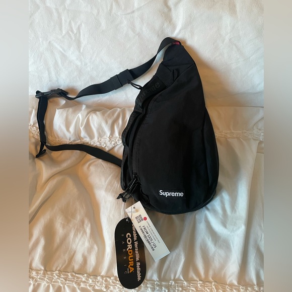 SUPREME Sling Bag FW20 - Picture 3 of 3
